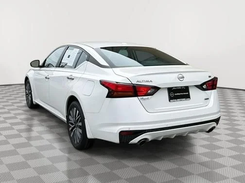 Certified Used 2024 White Nissan 2.5 SV image 5