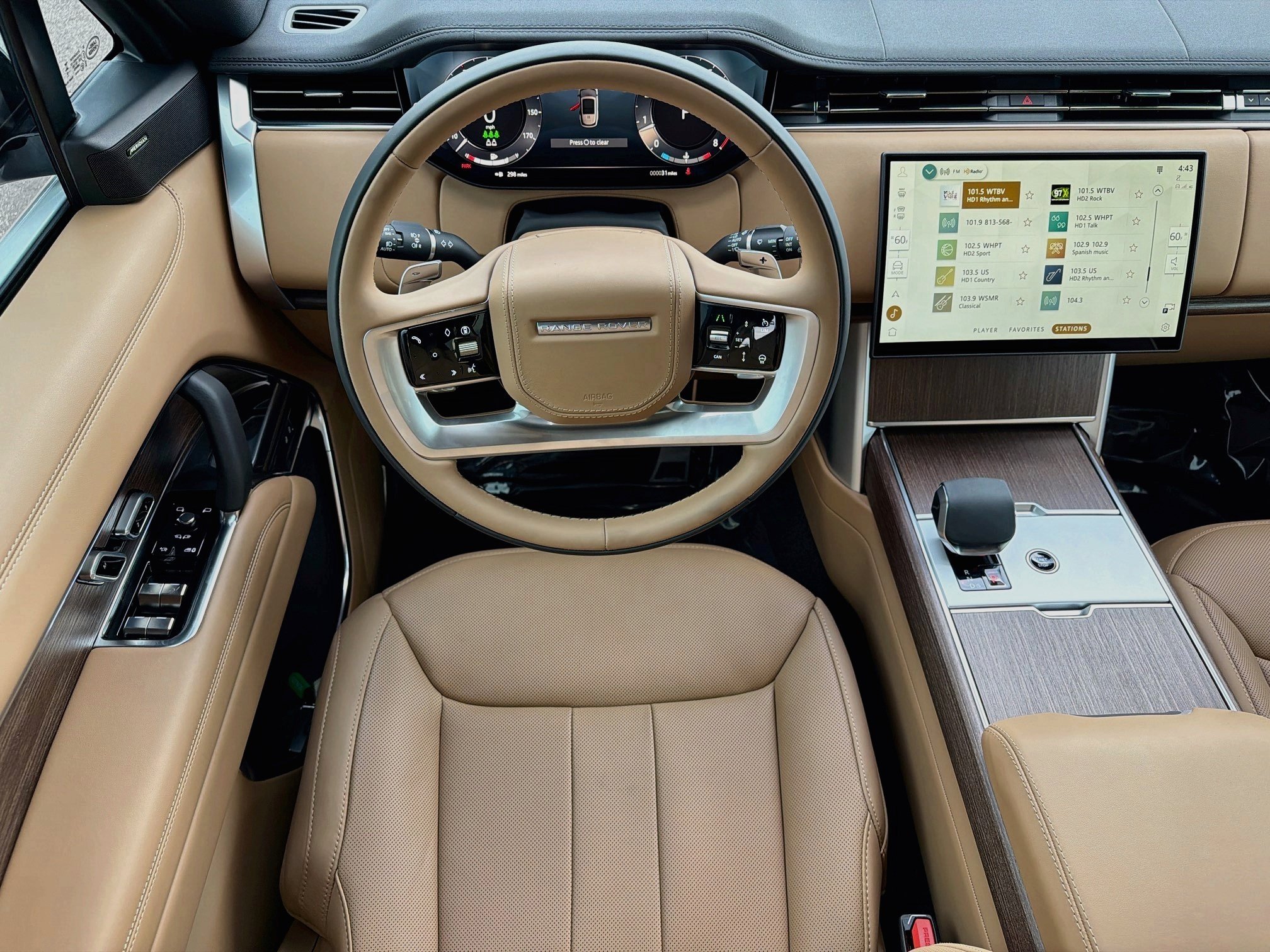 New 2026 Fuji White Land Rover SE image 18