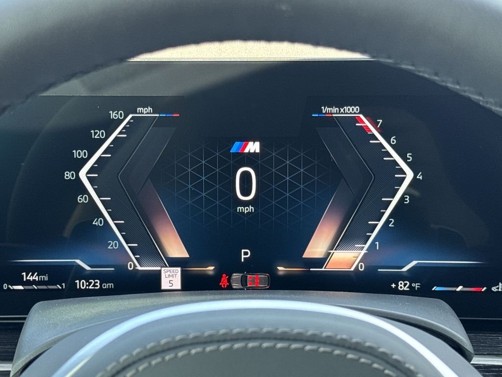 New 2026 Mineral White Metallic BMW xDrive40i image 10