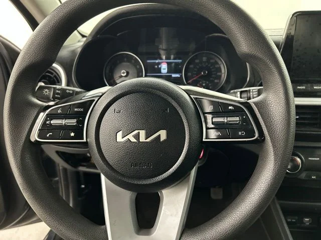 Used 2022 Gray Kia LXS image 6