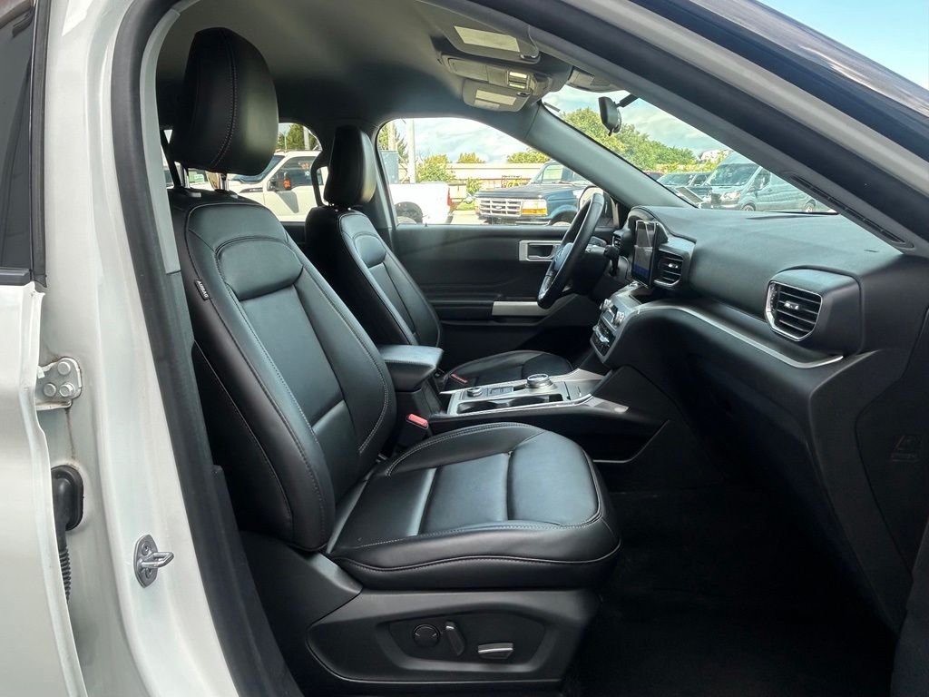 Used 2022 White Ford XLT image 27