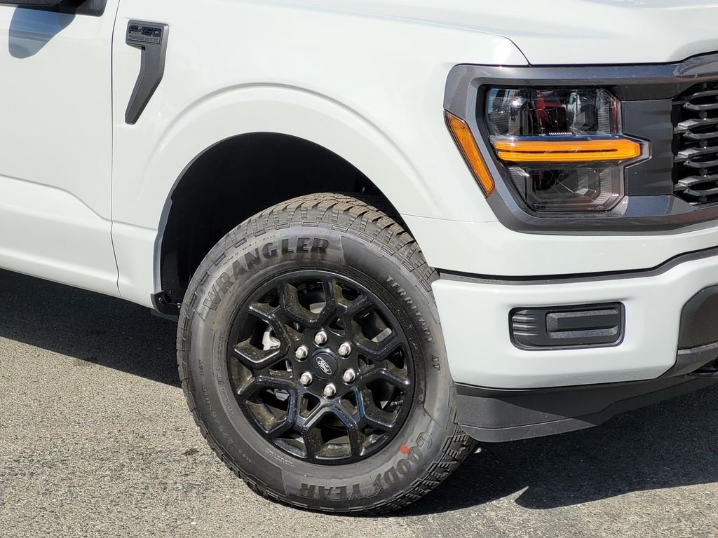 New 2026 Oxford White Ford XLT image 5