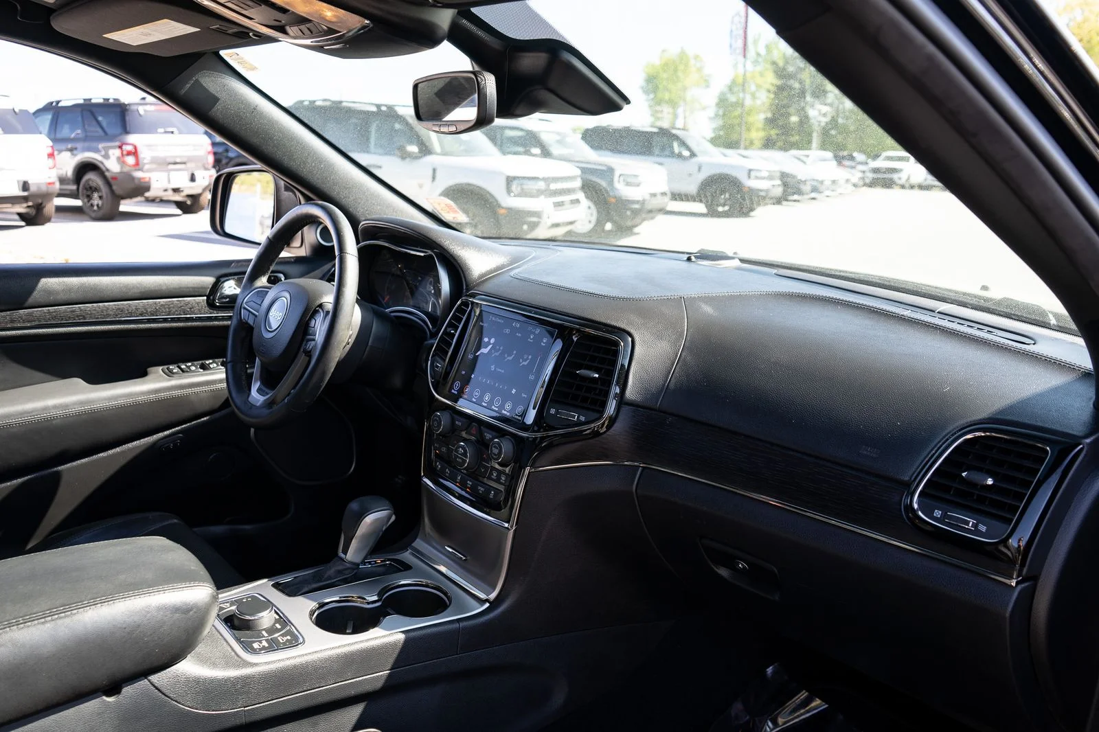 Used 2019 Black Jeep Overland image 22