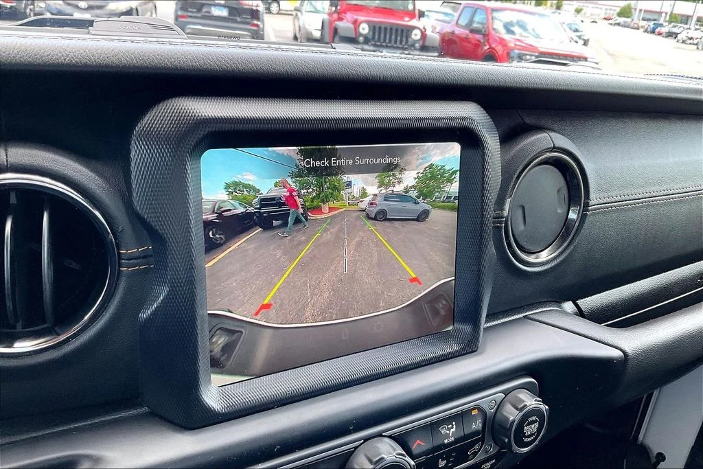Used 2023 White Jeep High Altitude image 24