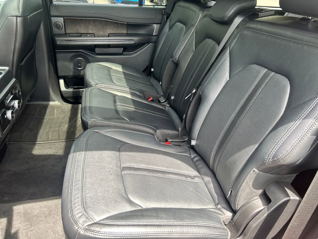 Used 2019  Ford Limited image 13