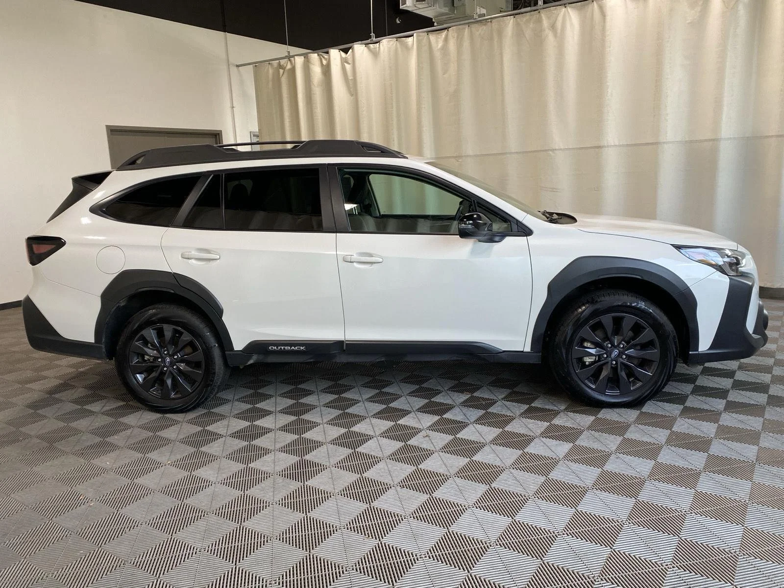 Used 2025 Crystal White Pearl Subaru Onyx Edition image 17