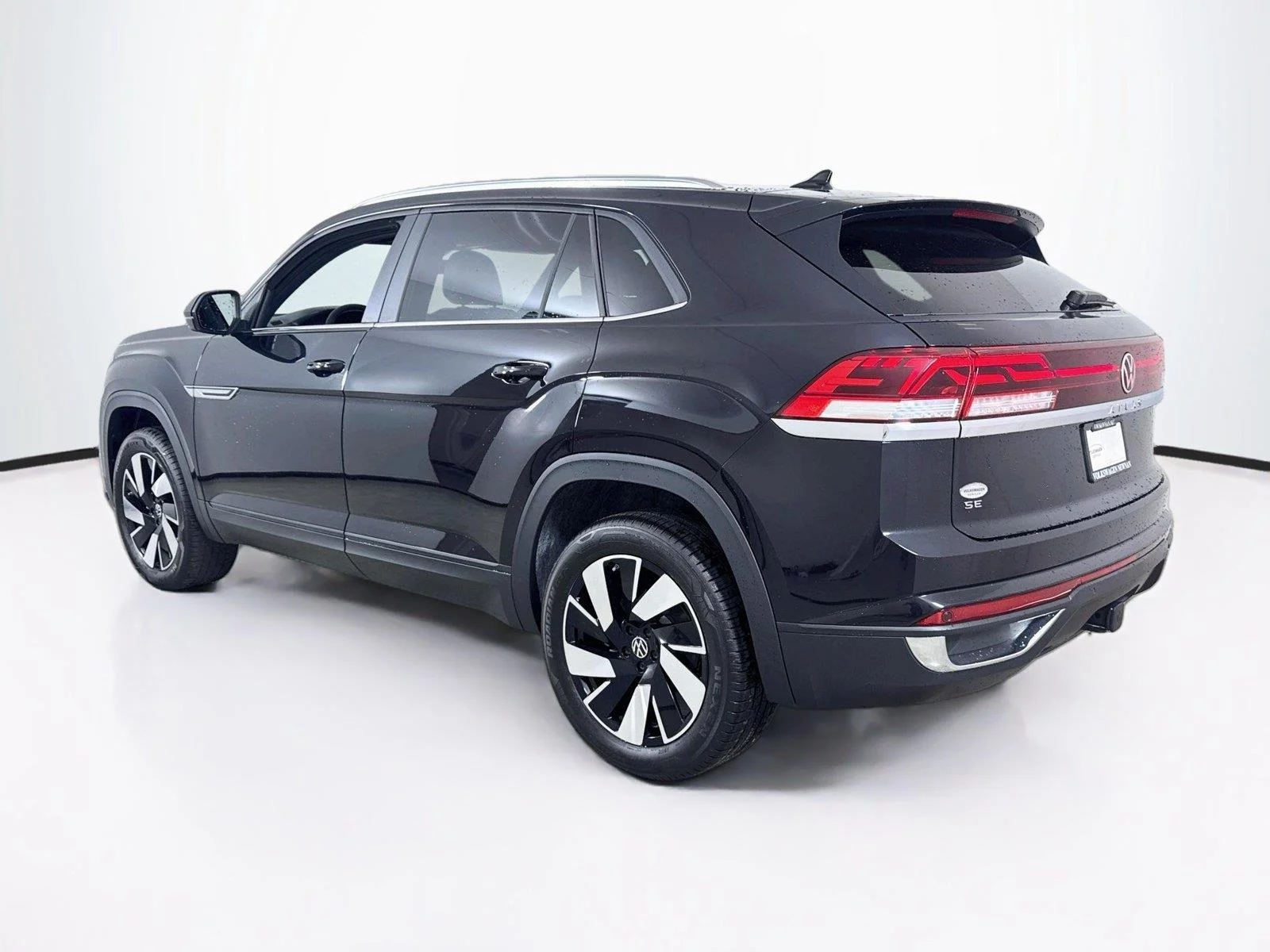 New 2026 Deep Black Pearl Volkswagen 2.0T SE w/Technology image 7