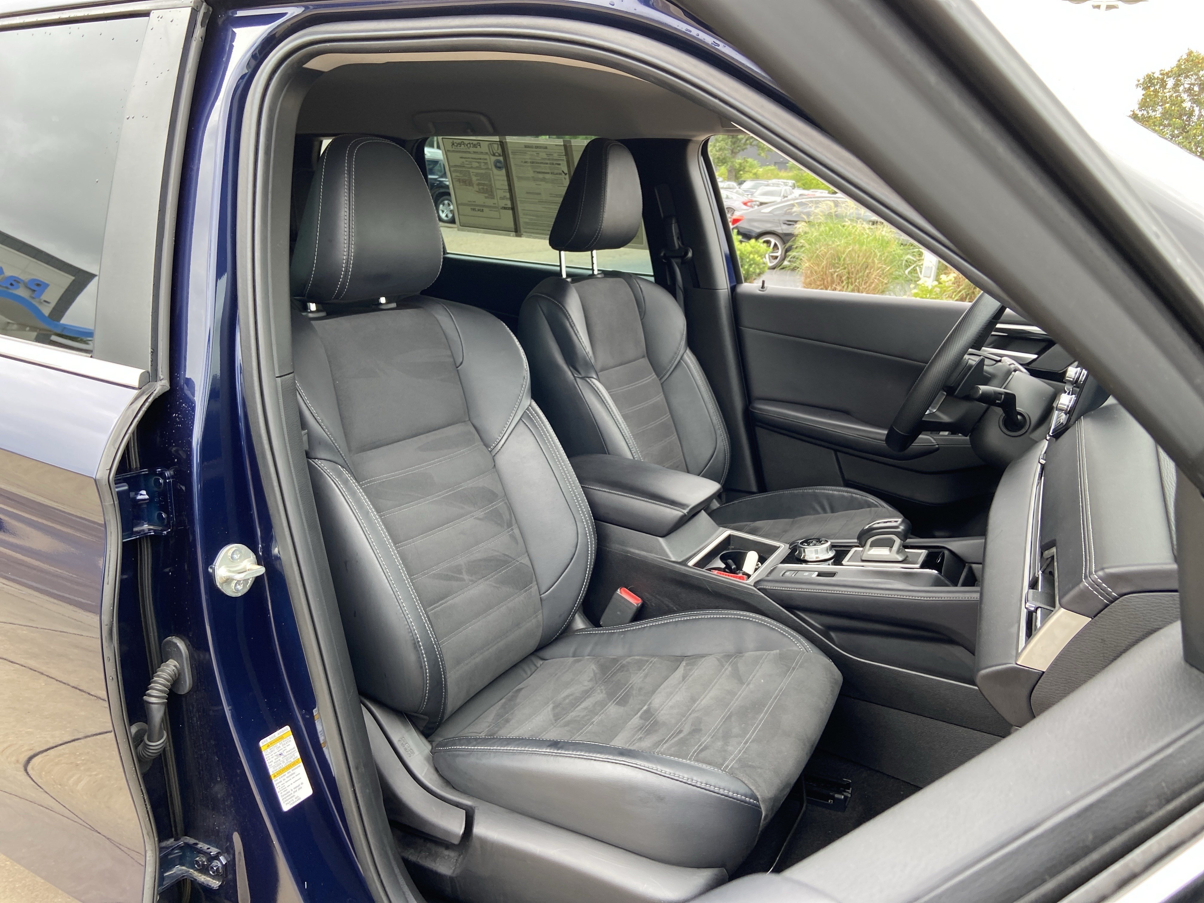 Used 2023 Cosmic Blue Metallic Mitsubishi SE image 21