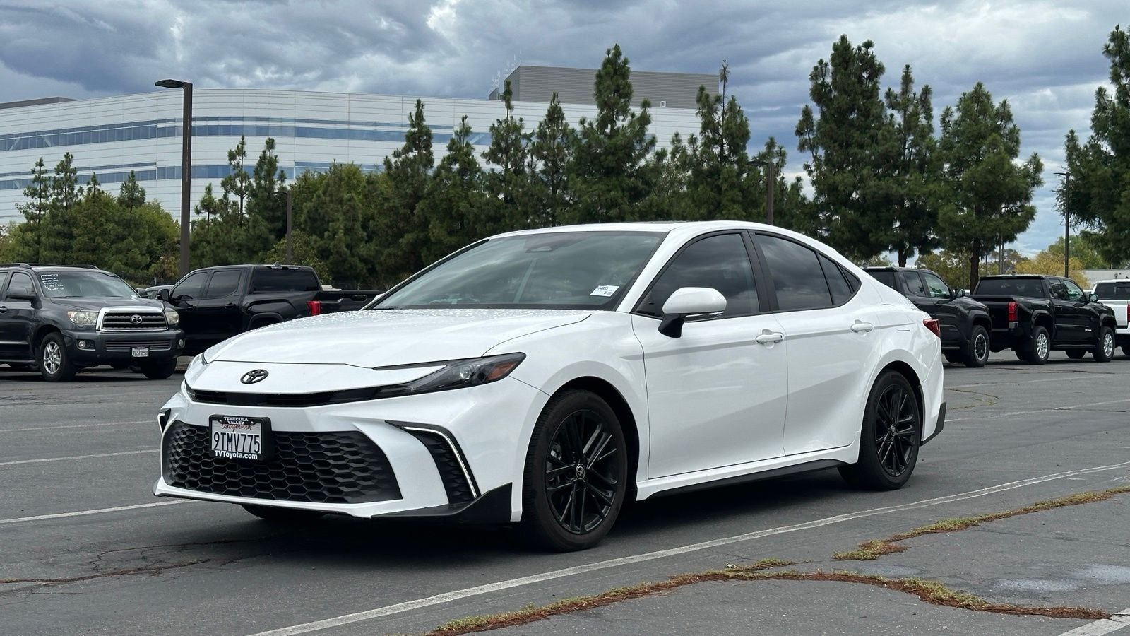 Certified Used 2025 Ice Toyota SE image 3