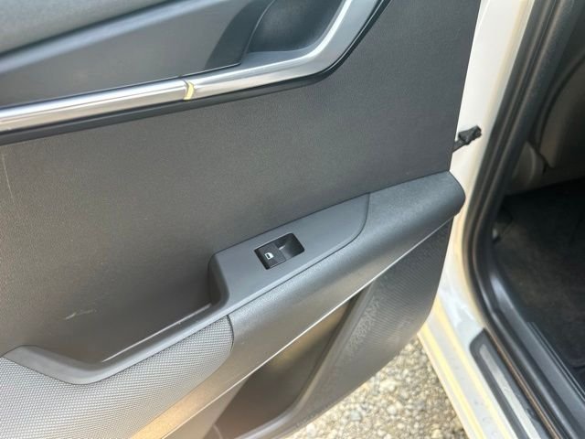 Used 2023 Snow White Pearl Kia Wave image 15