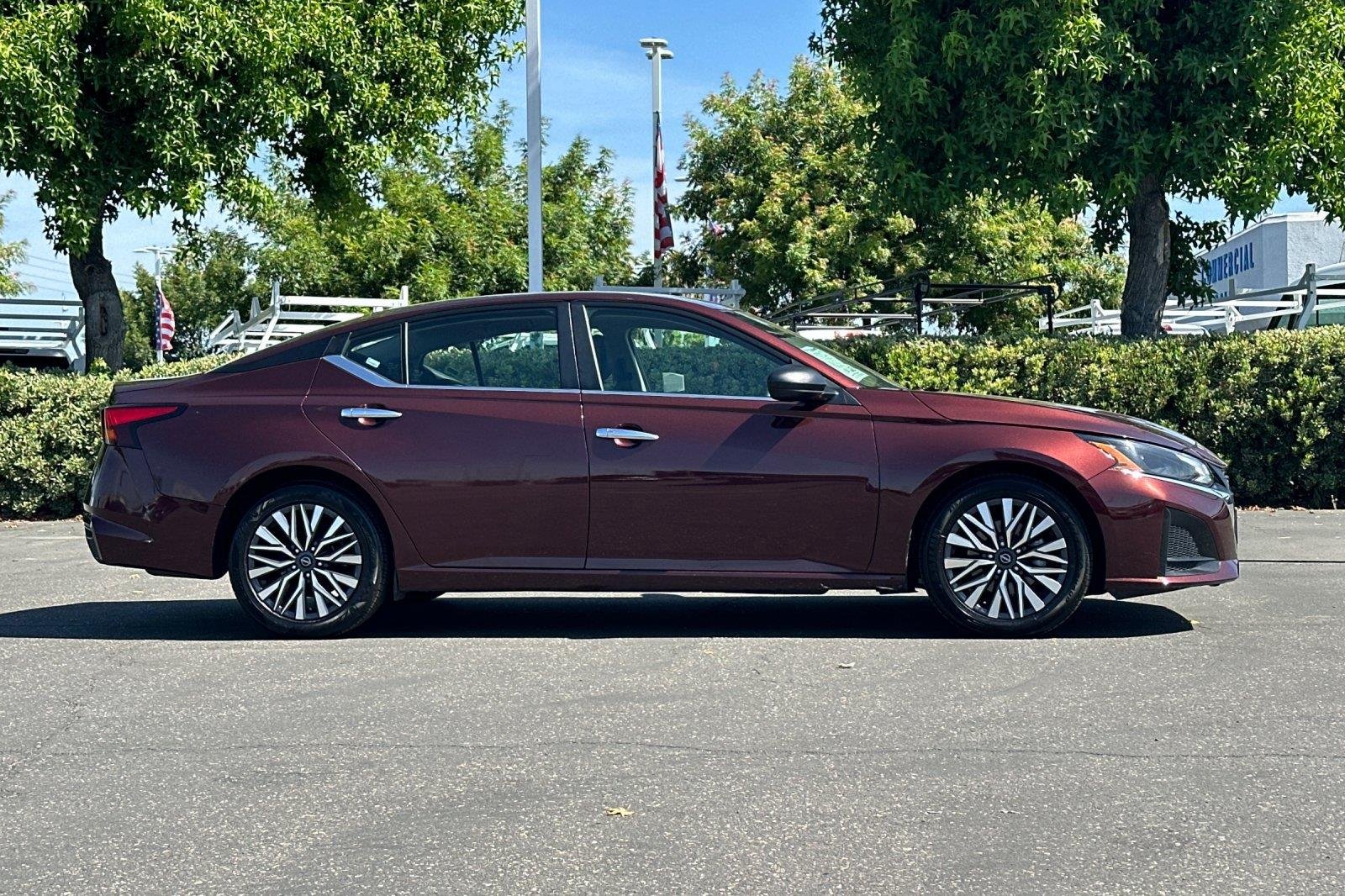 Used 2024 Garnet Pearl Metallic Nissan 2.5 SV image 3