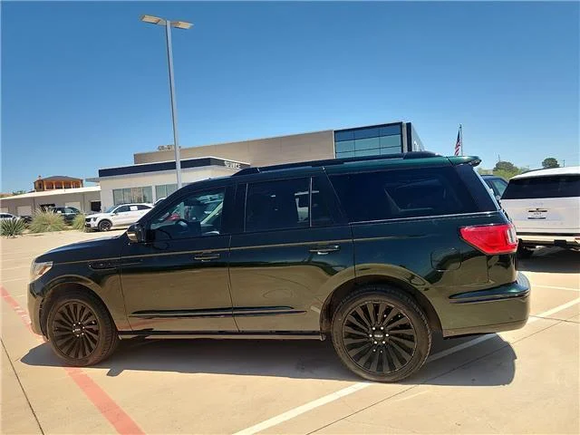 Used 2021 Infinite Black Lincoln Reserve 4x2 image 2