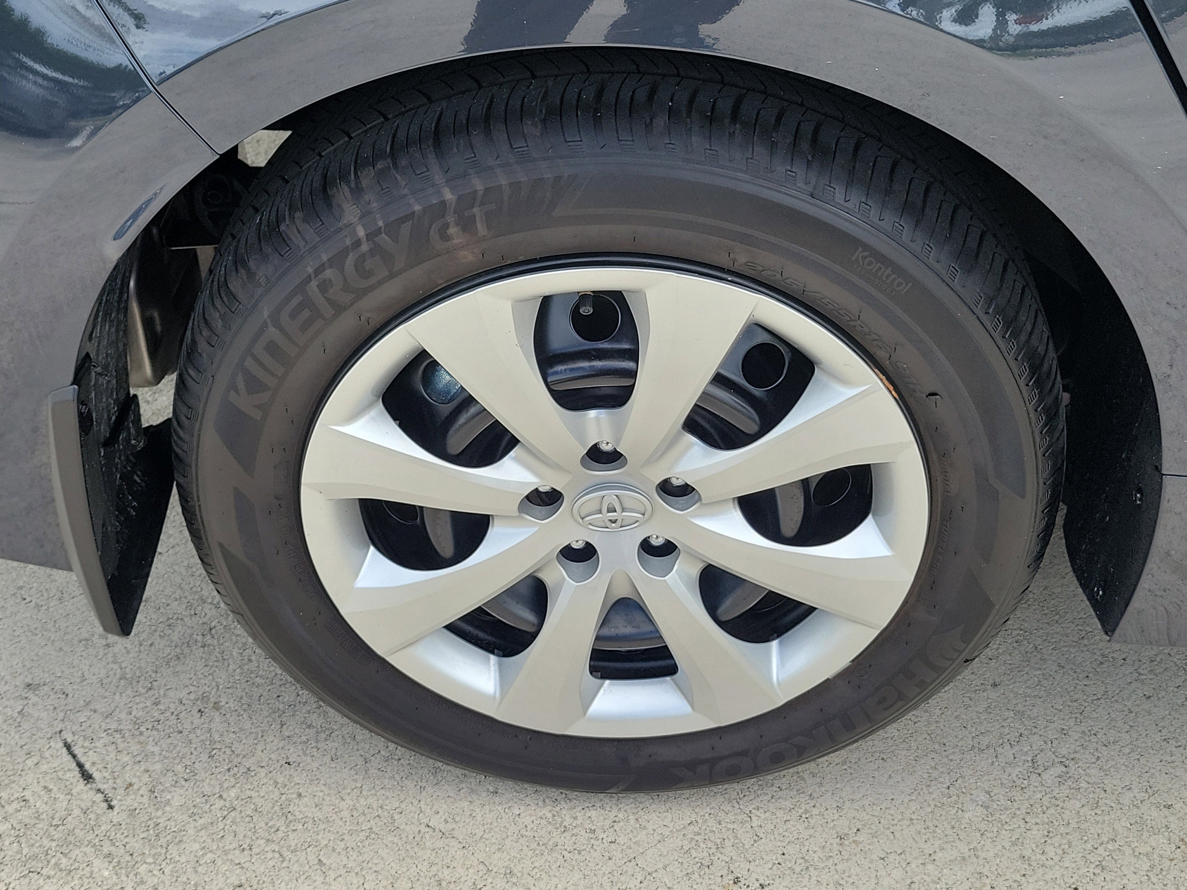 Used 2025 Underground Toyota LE image 8