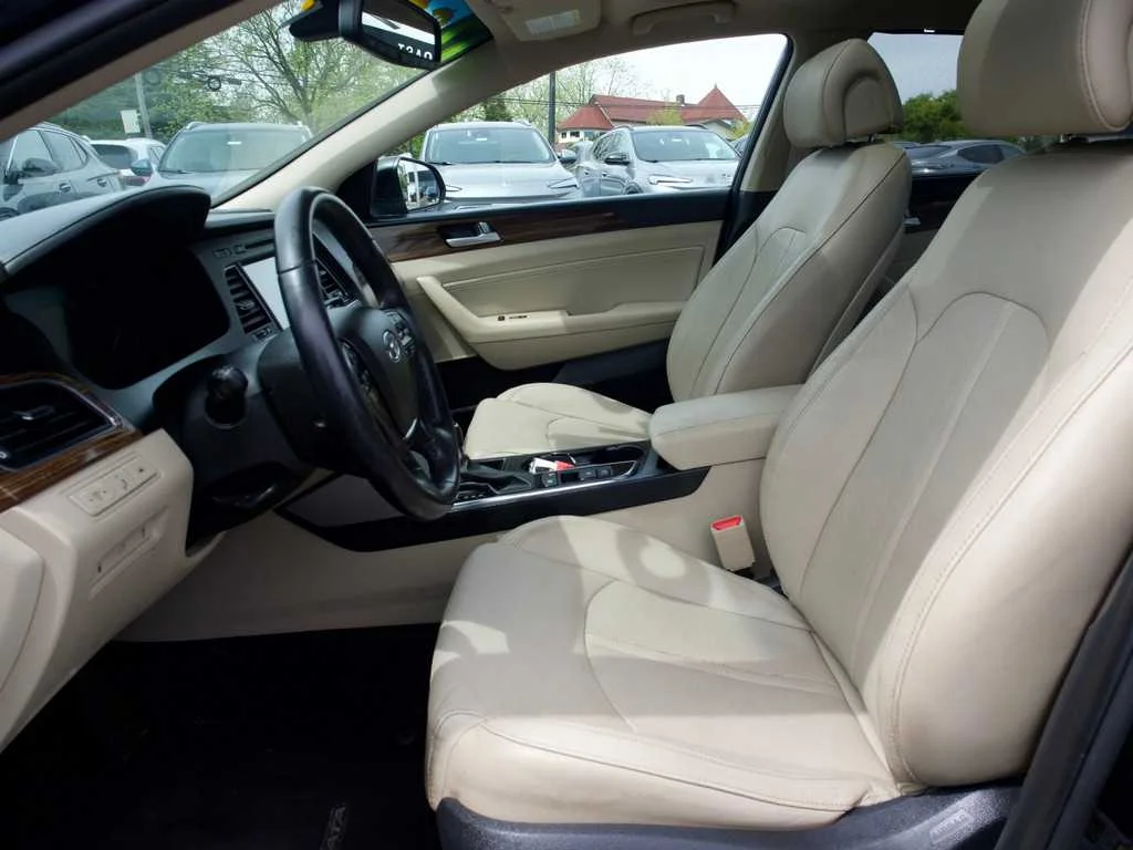 Used 2017 Black Hyundai Limited image 19