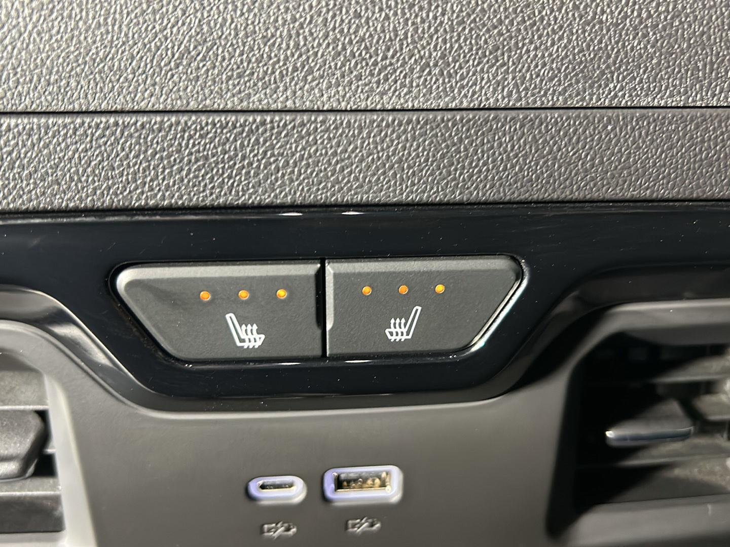Used 2024 Onyx Black GMC AT4 image 40