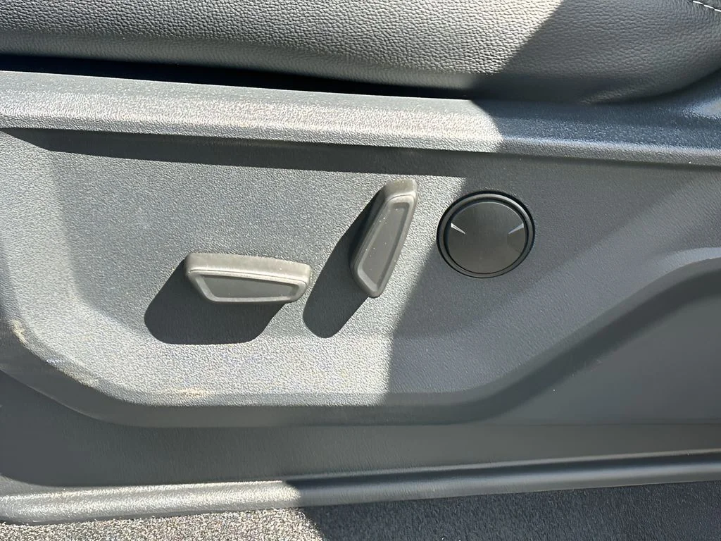 New 2026 Carbonized Gray Metallic Ford XLT image 27