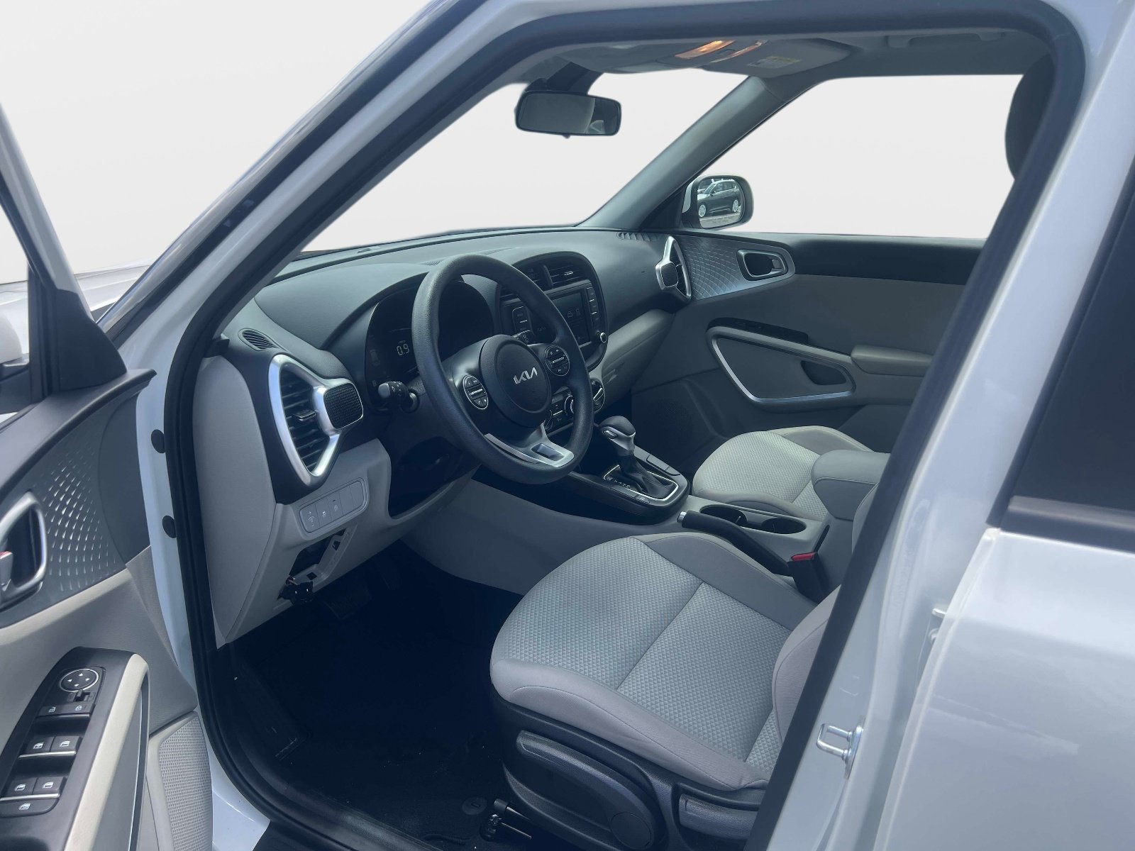 Used 2025 White Kia LX image 6