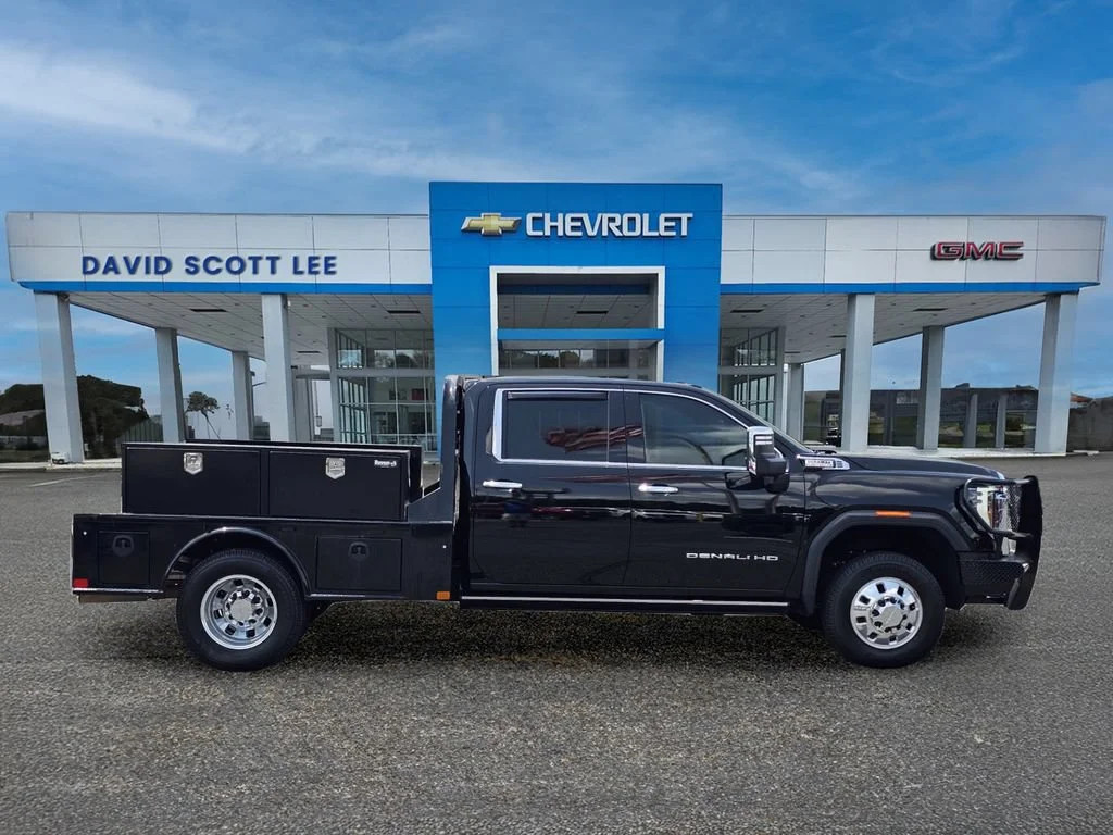 Used 2024 Onyx Black GMC Denali DRW image 9