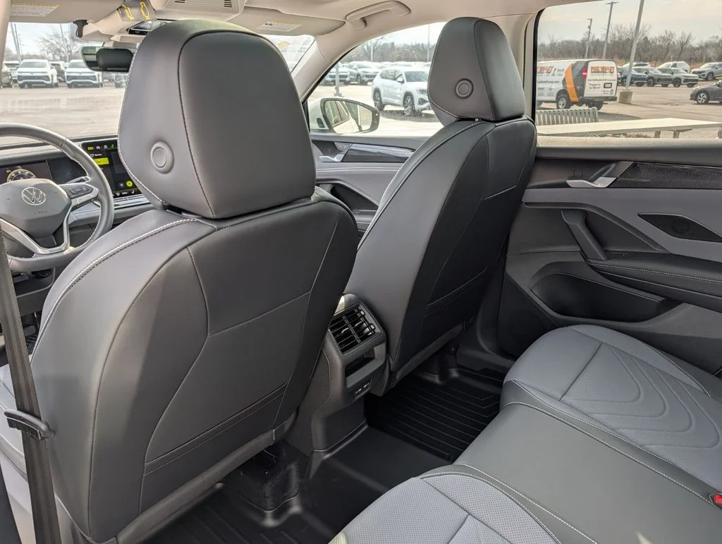 New 2026 White/off-white Volkswagen 2.0T SE image 14