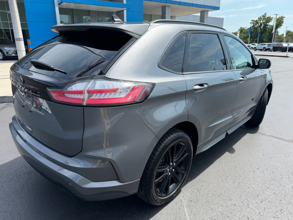 Used 2024 Gray Ford ST-Line image 11