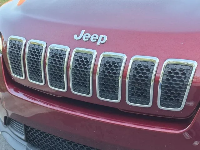 Used 2019 Red Jeep Latitude Plus image 24