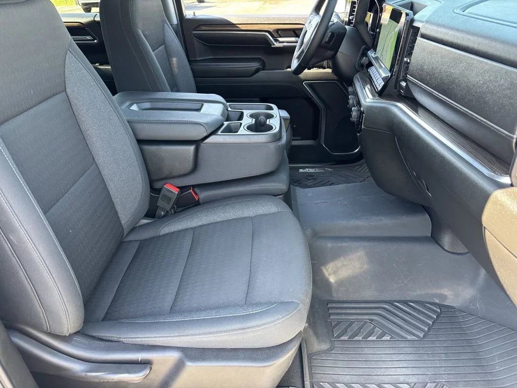 Used 2024 Summit White Chevrolet RST image 21