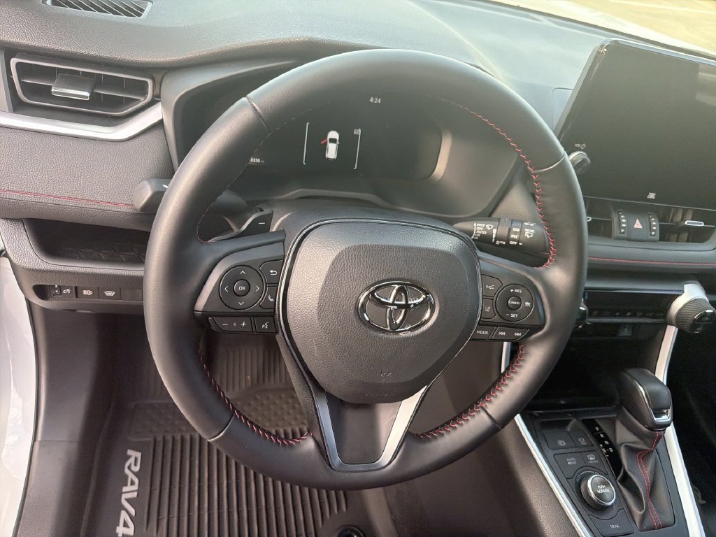 2025 Toyota RAV4 XSE - Photo 16