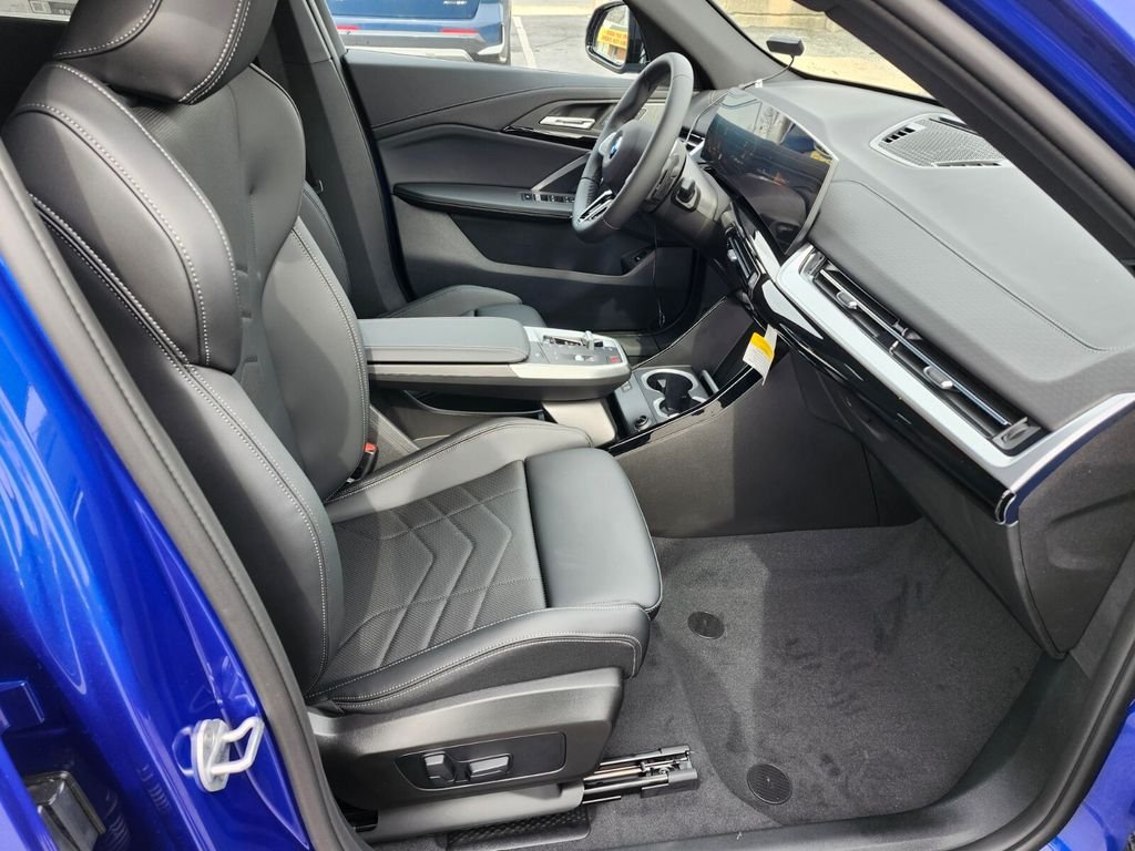 Used 2026 Blue BMW xDrive28i image 11