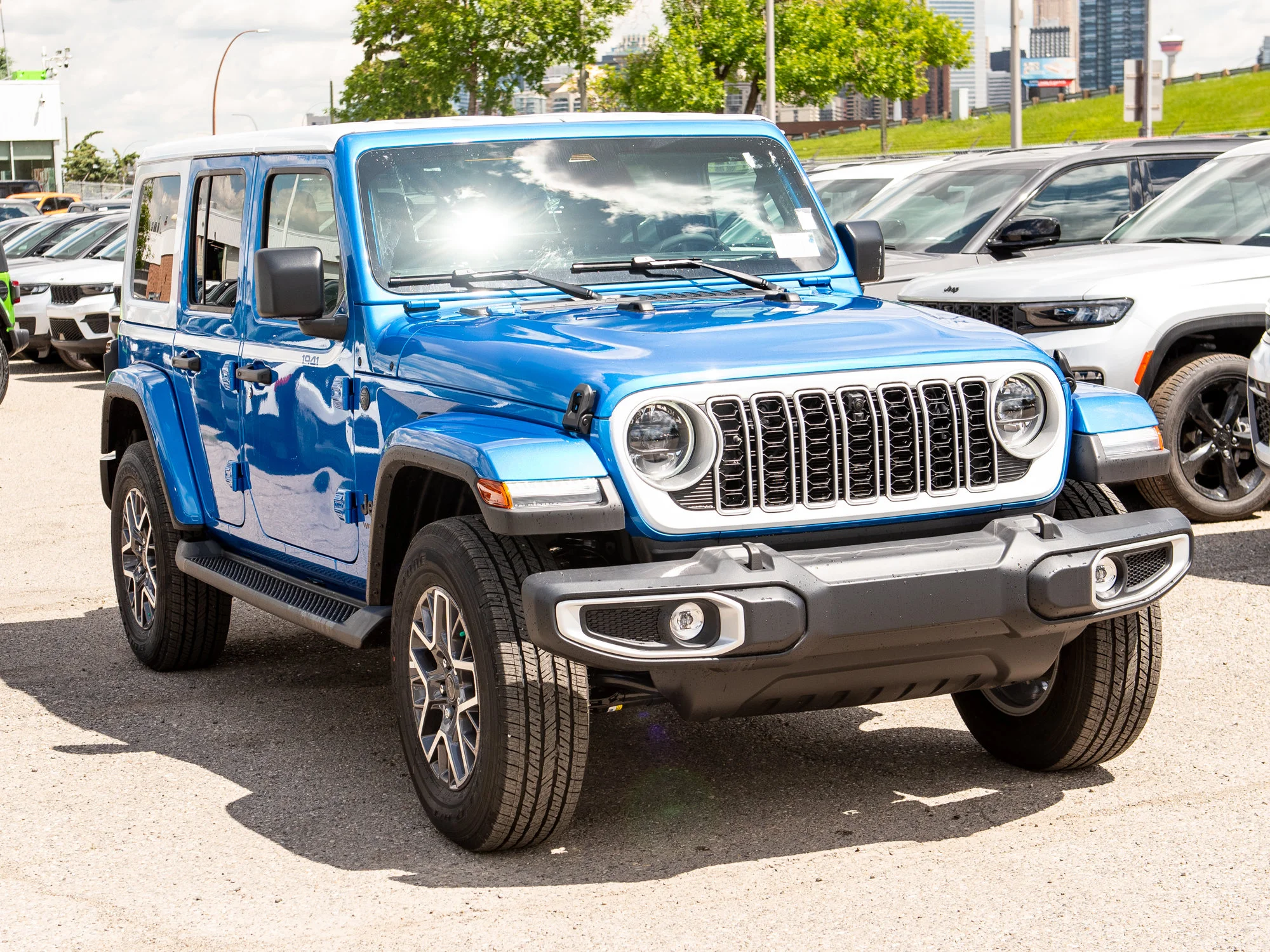 New 2026 Blue Jeep Sahara WhiteCap* 4 Door 4x4, McKinley Leather, Blind-Spot image 8