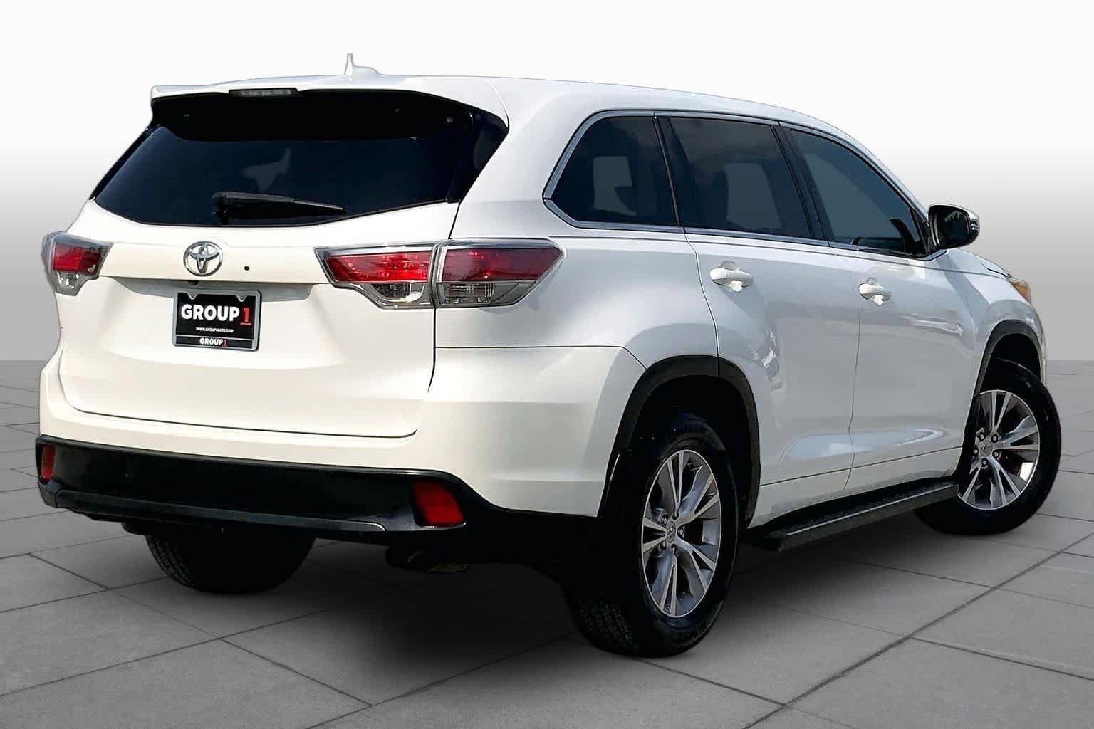 Used 2015 Blizzard Pearl Toyota LE Plus image 13