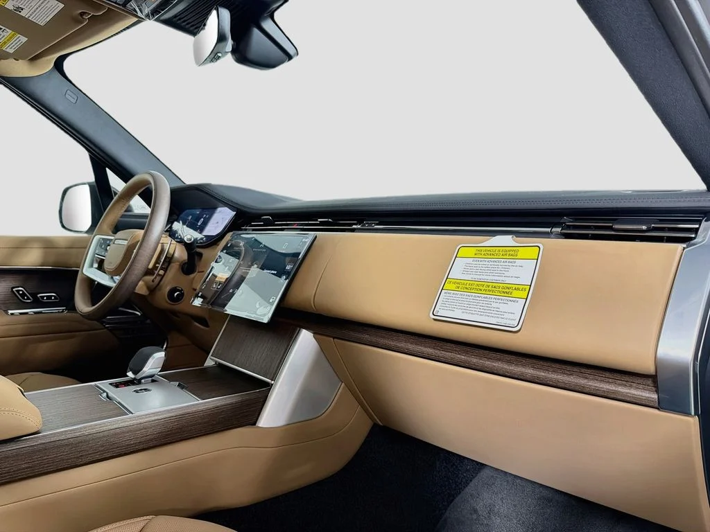 New 2026 Eiger Grey Land Rover SE image 31