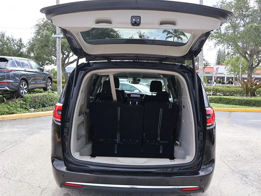 Used 2023 Black Chrysler Touring L image 18