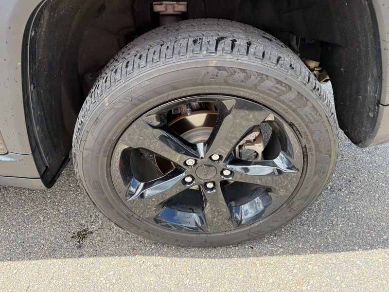 Used 2024 Black Jeep Altitude image 14