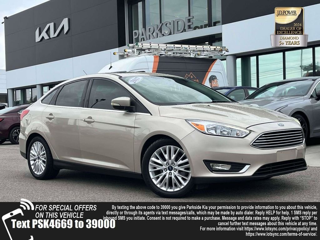 2017 Ford Focus Sedan Titanium's photo