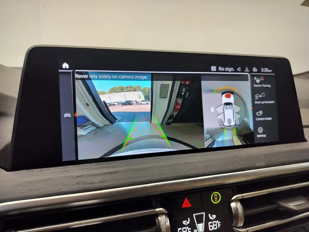 Used 2024 White BMW sDrive30i image 17