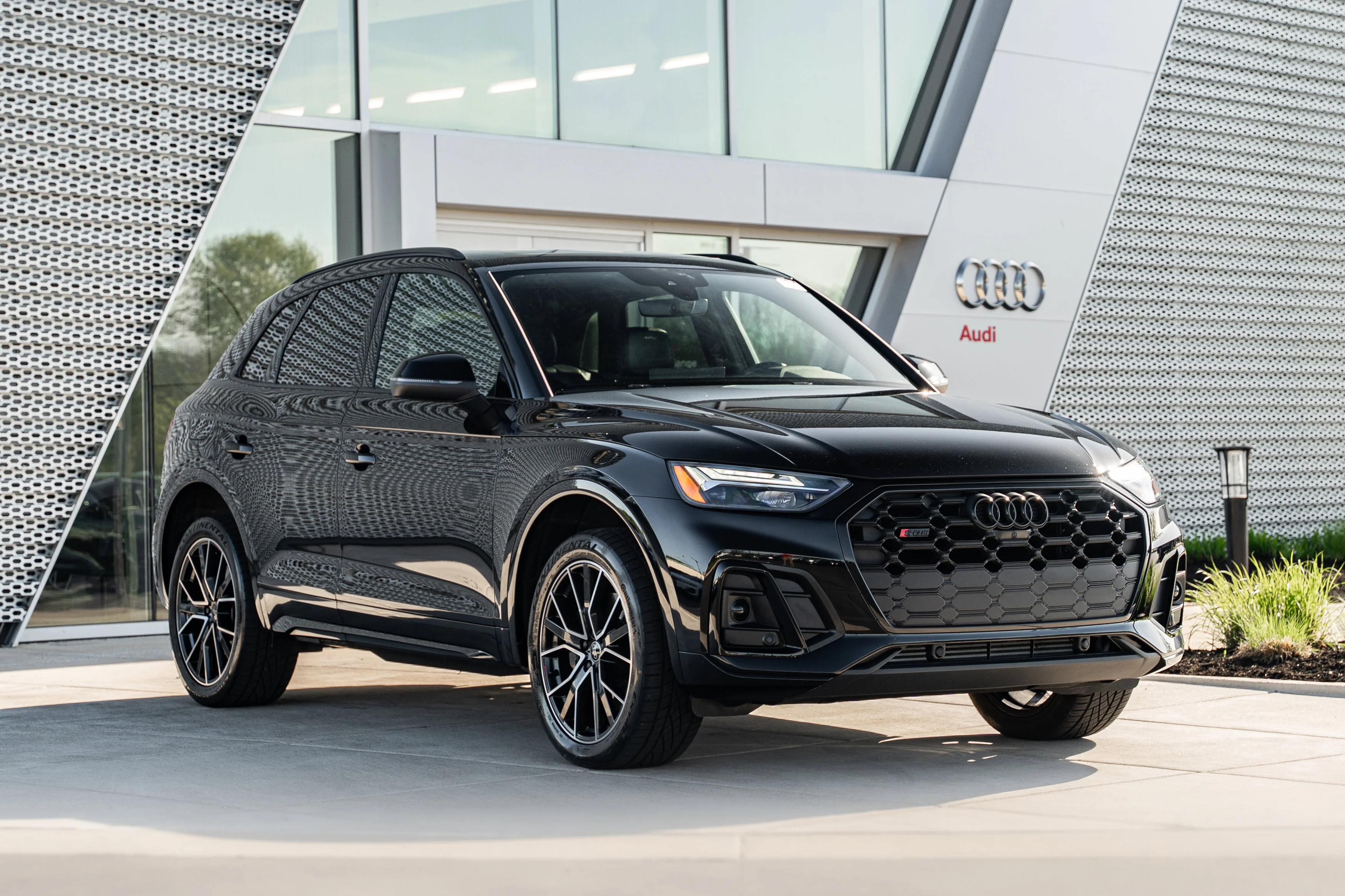 2023 Audi SQ5 Premium Plus's photo