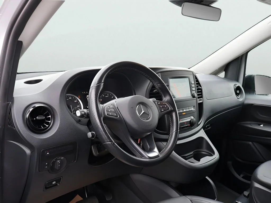 Used 2023  Mercedes-Benz Passenger image 18