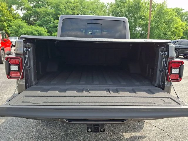 Certified Used 2021 Gray Jeep Overland image 30