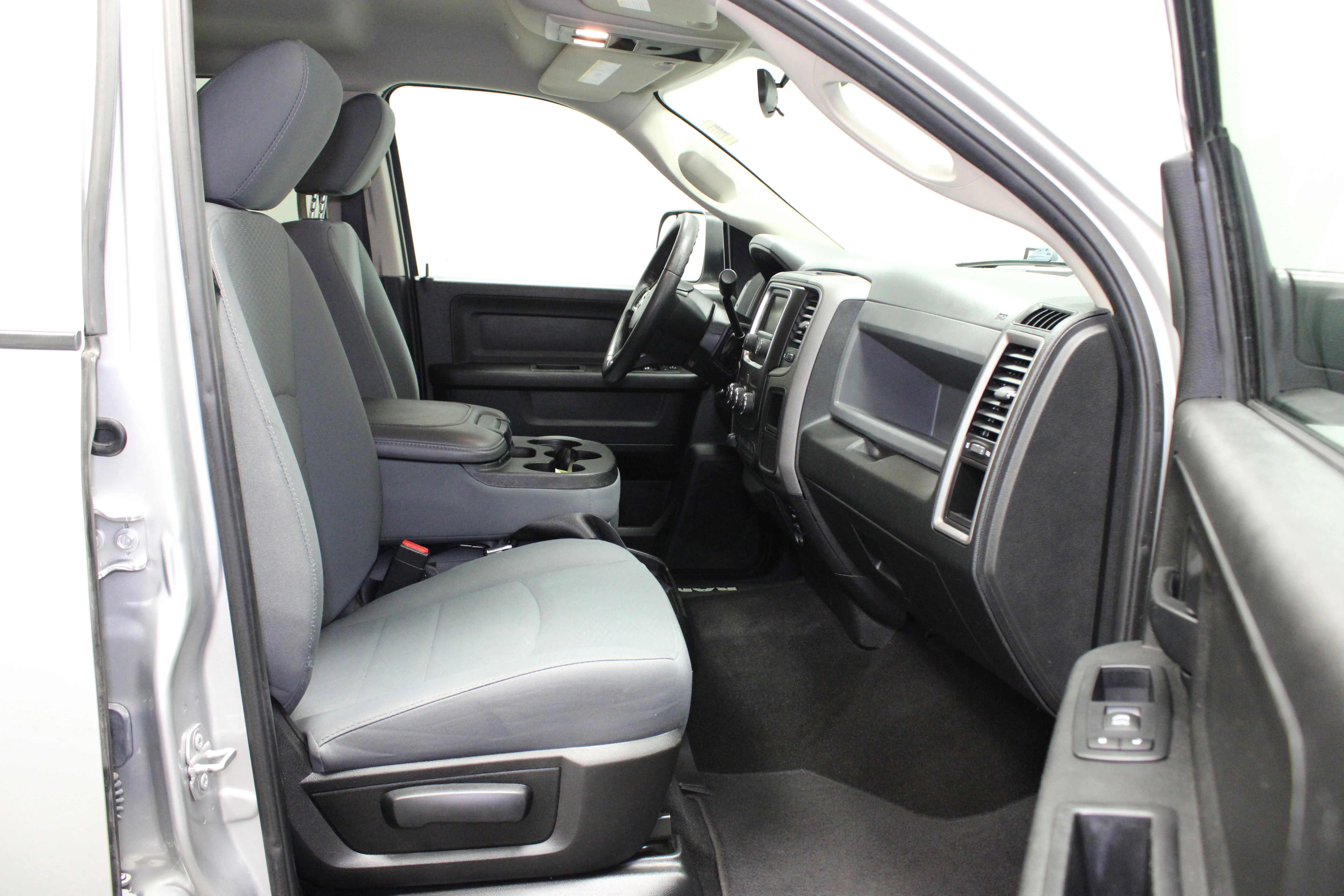 Used 2018 Bright Silver Clearcoat Metallic Ram Tradesman image 17