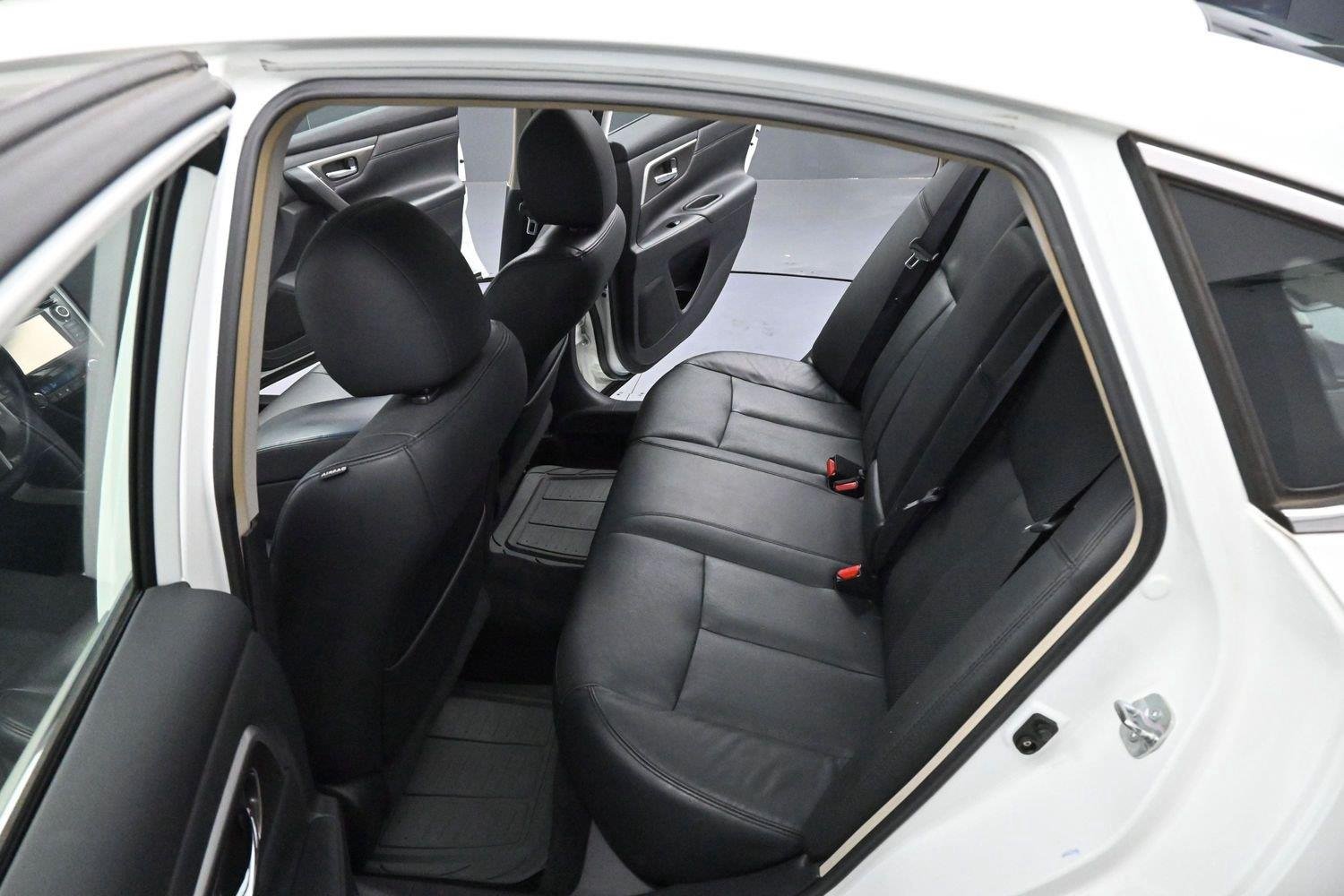 Used 2013 Pearl White Nissan 3.5 SL image 27