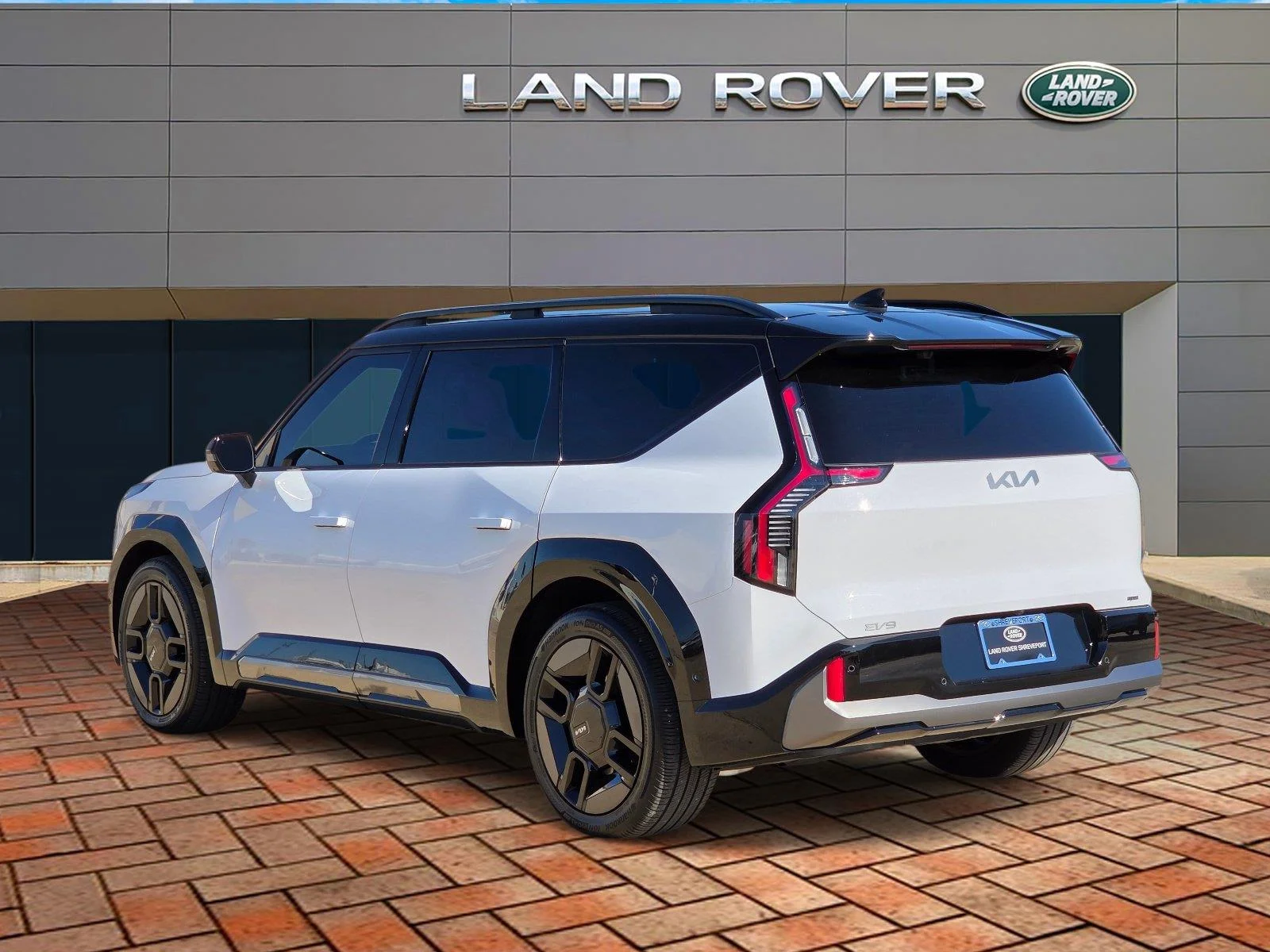 Used 2026 Glacial White Pearl/Ebony Black Roof Kia GT-Line image 6