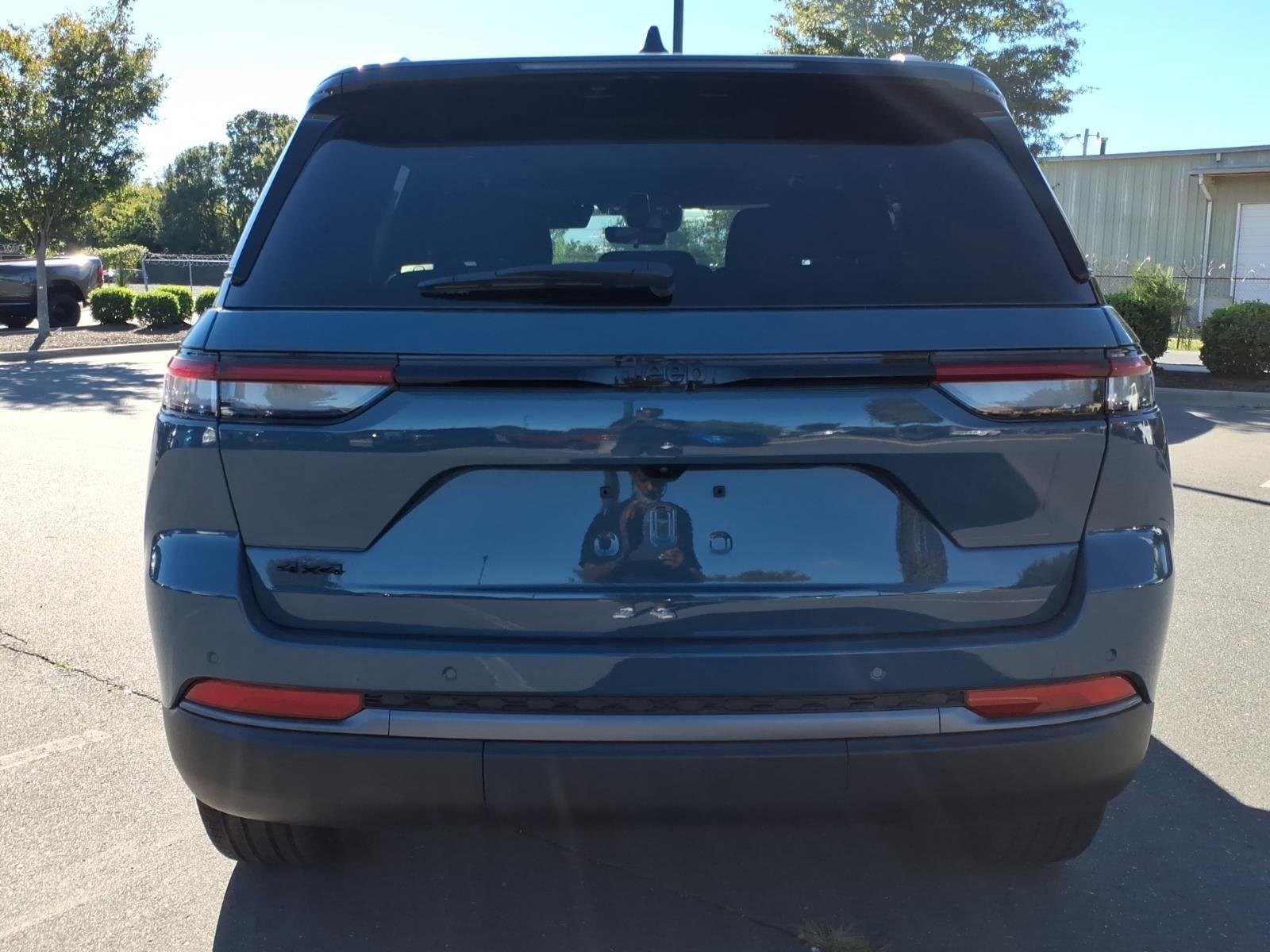 New 2027 Steel Blue Paint Jeep Limited image 16