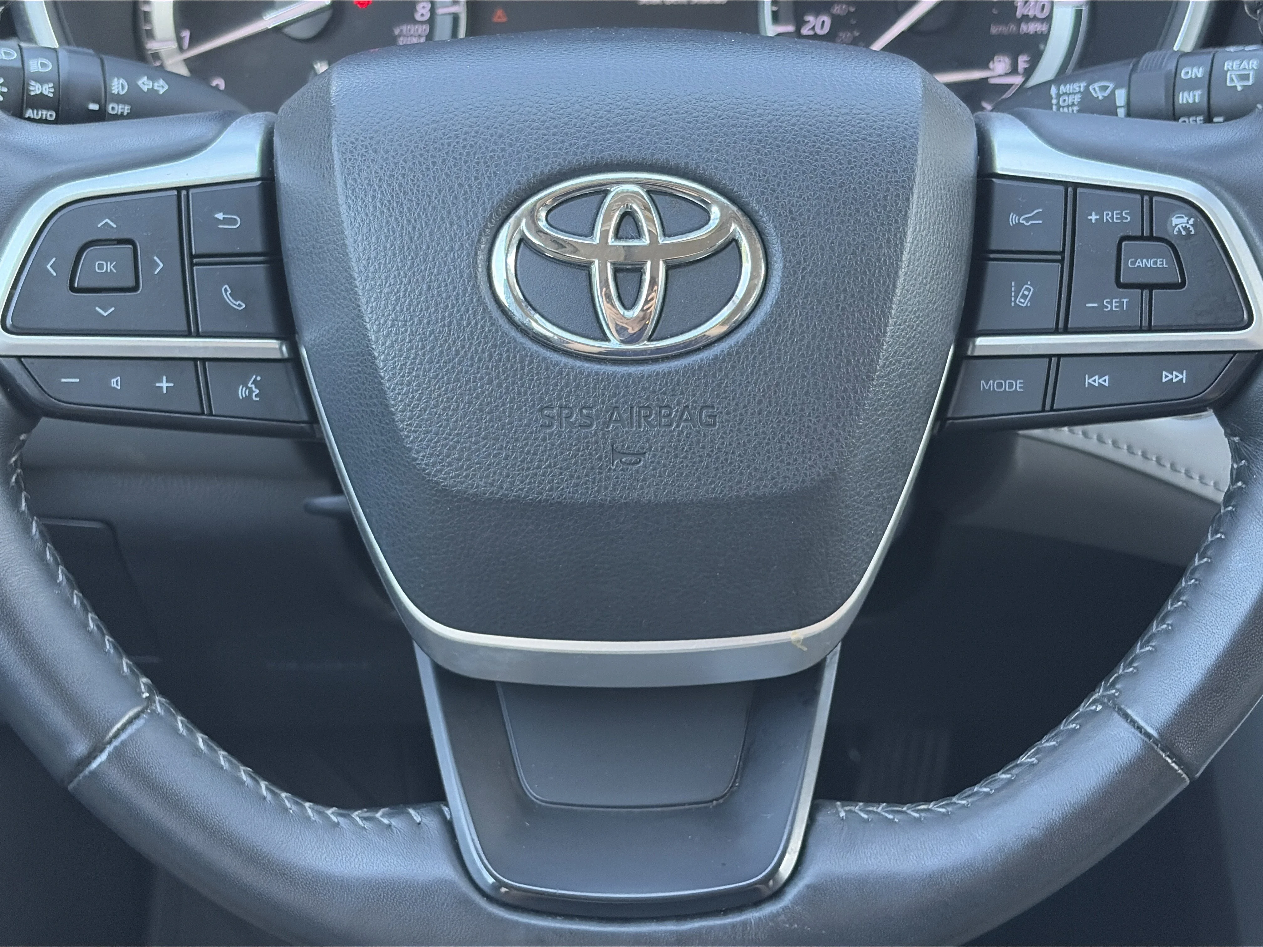 2022 Toyota Highlander XLE - Photo 16
