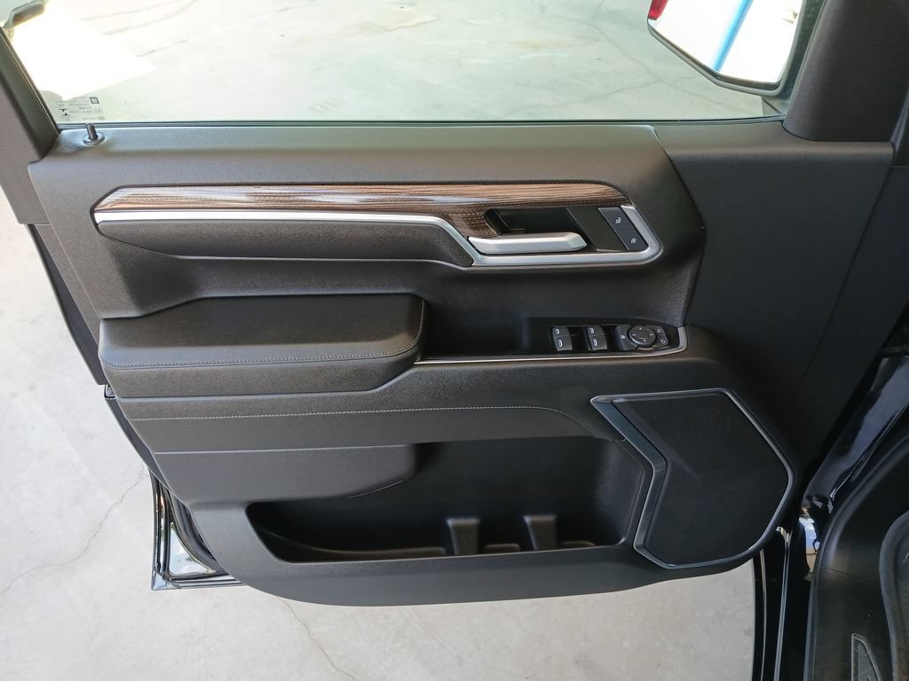 Used 2022 Black Chevrolet LT image 23
