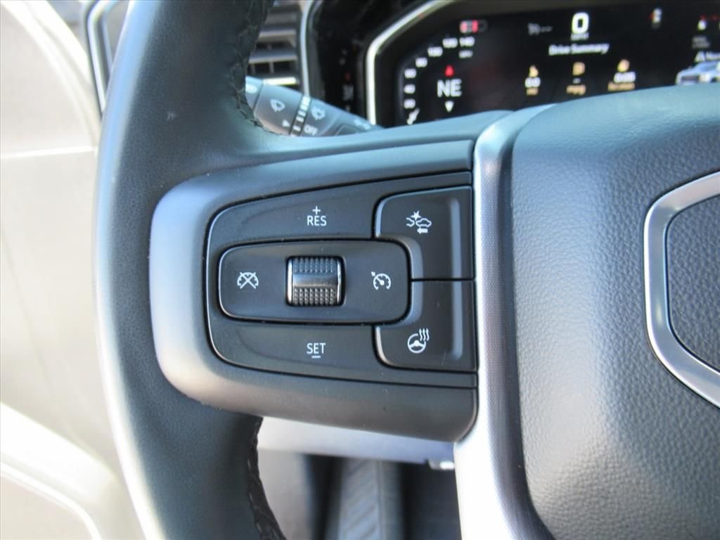 Used 2025 White GMC SLE image 23