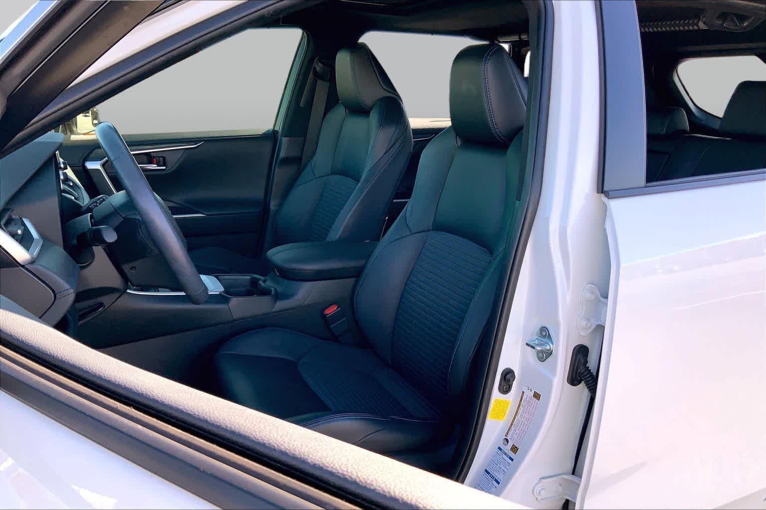 Certified Used 2020 Blizzard Pearl w/Midnight Black Roof Toyota Hybrid XSE image 8