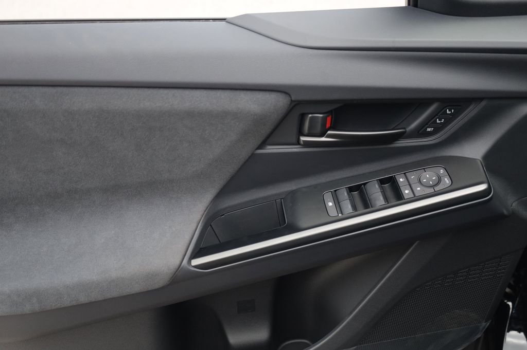 2026 Toyota C-HR XSE - Photo 29