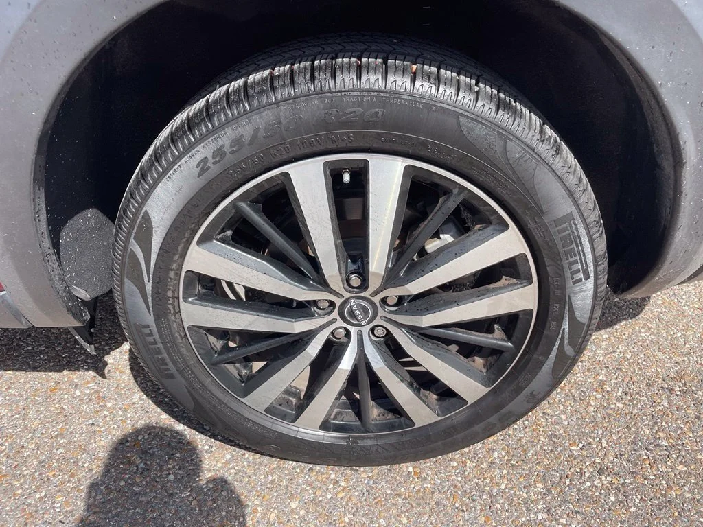 Used 2023 Red Nissan Platinum image 18