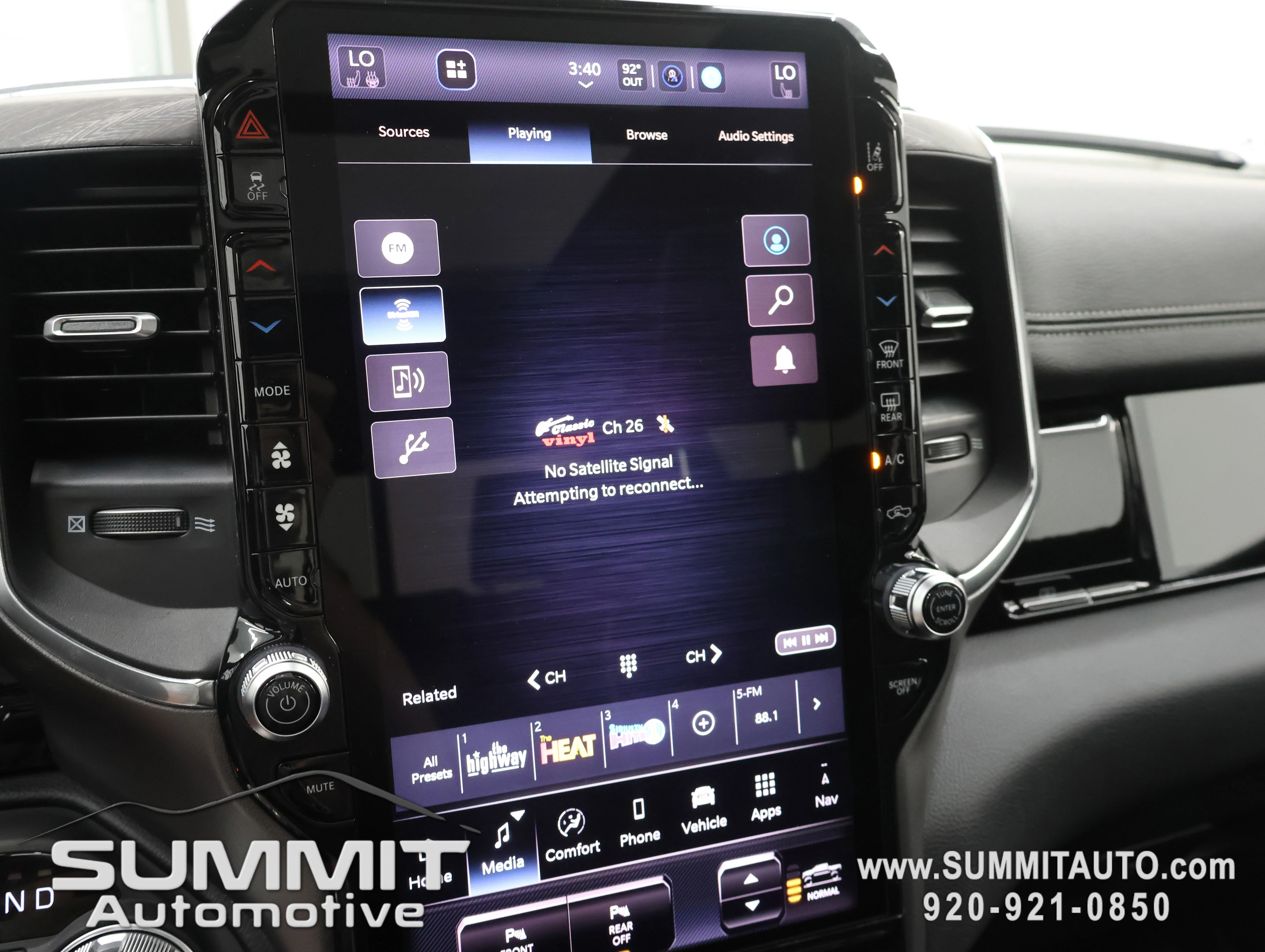 New 2026 Diamond Black Crystal Pearl-Coat Exterior Paint RAM Laramie image 57