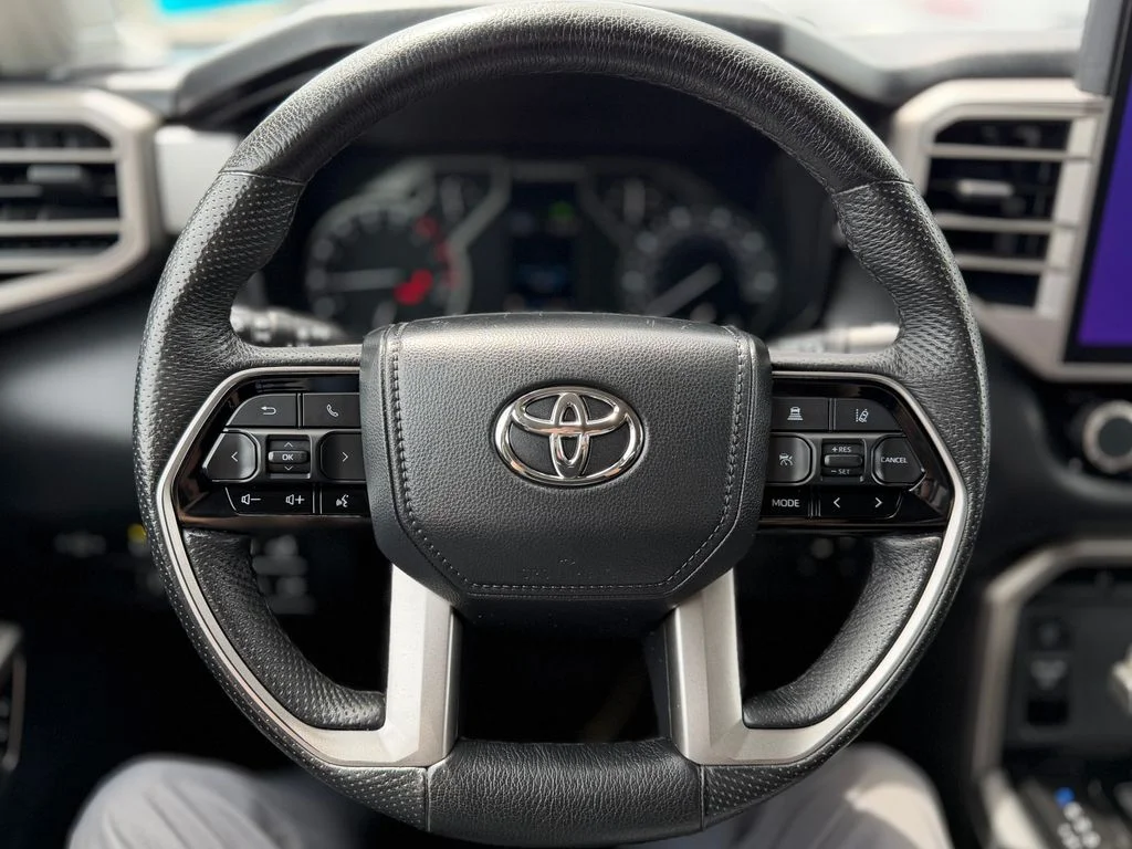 Used 2023  Toyota Limited image 10